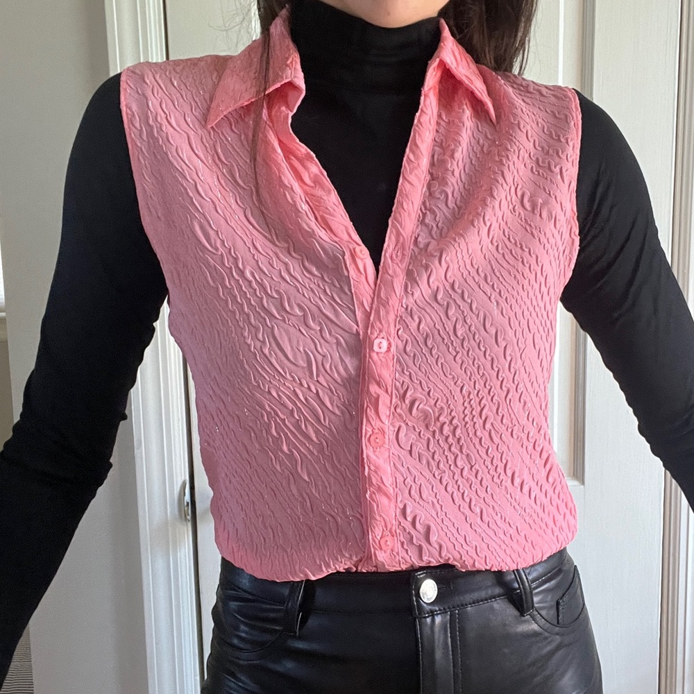 Vintage 90s pink sheet with shimmer thread sleeveless button down collared top